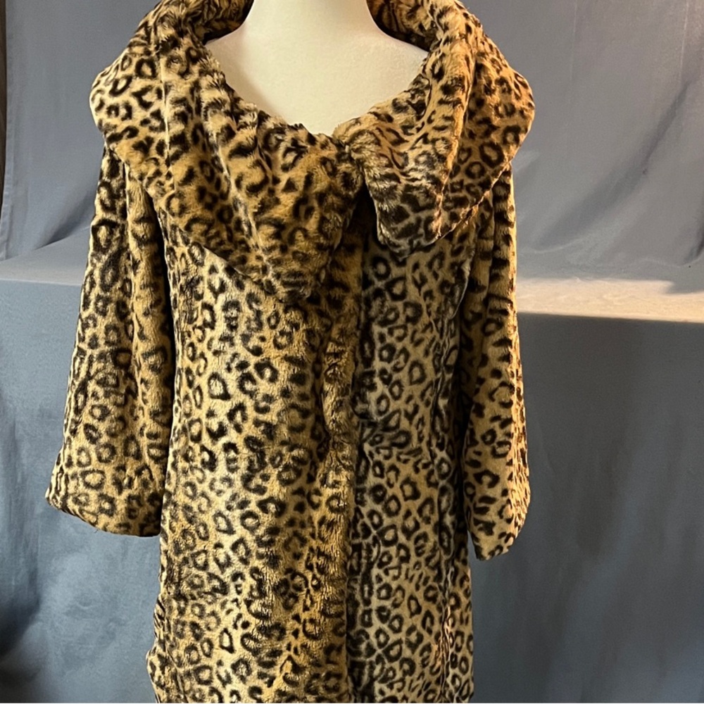 Chic Leopard Print Coat